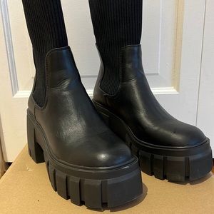 Steve Madden black LIMIT Bootie